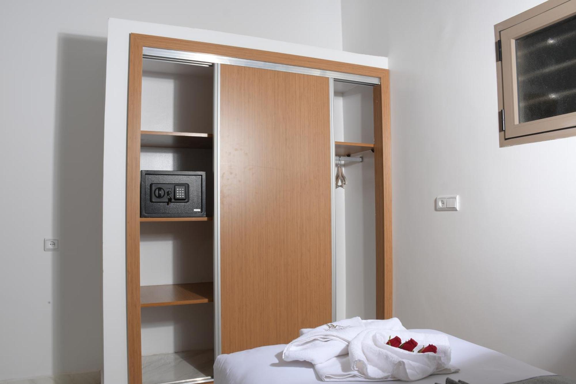 Hotel Apartment America Dajla Exterior foto